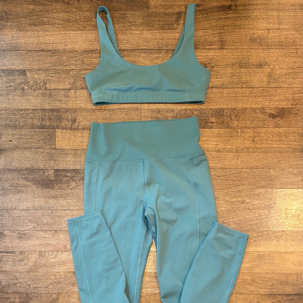 Vuori Teal Studio Pocket Leggings and Daily Bra Set